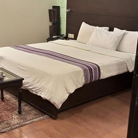 Hira Guest House Карачи Екстериор снимка
