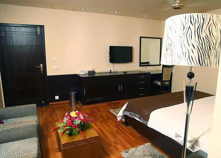 Hira Guest House Карачи Екстериор снимка