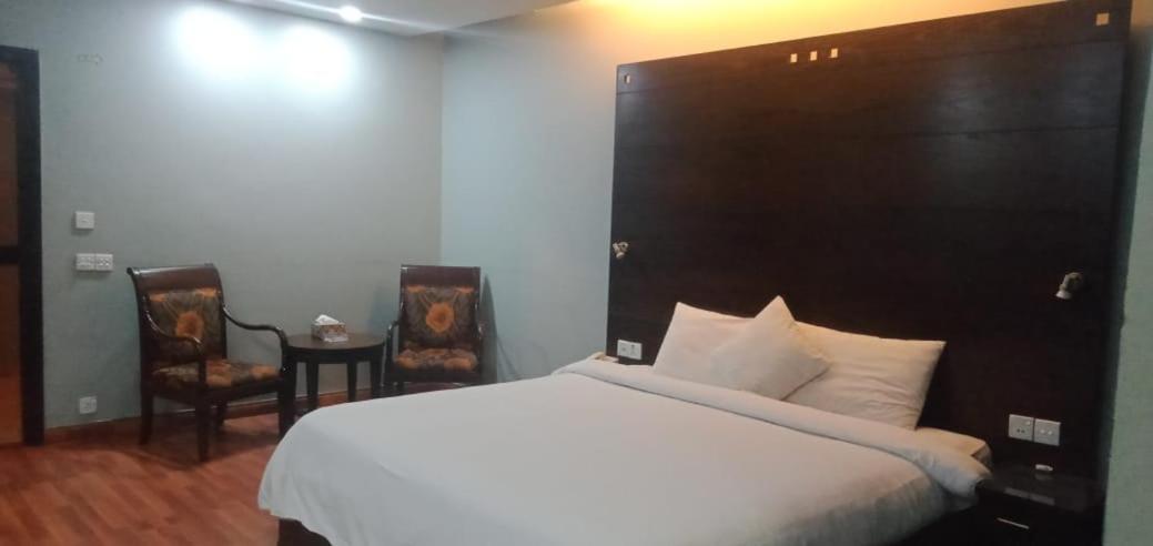 Hira Guest House Карачи Екстериор снимка