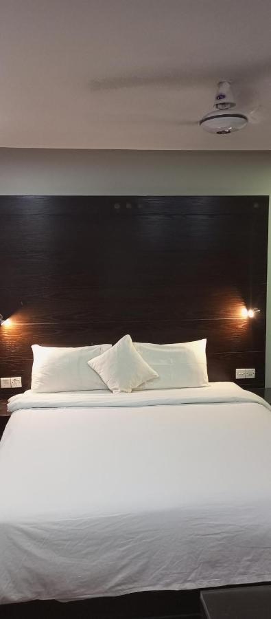 Hira Guest House Карачи Екстериор снимка