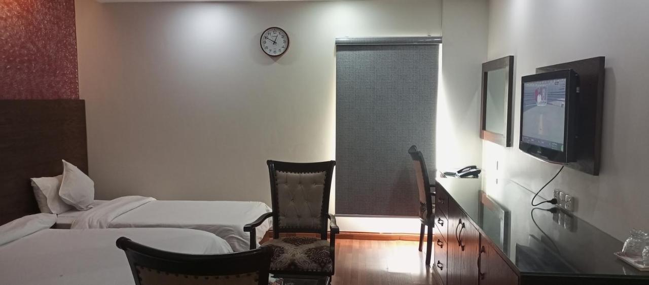 Hira Guest House Карачи Екстериор снимка