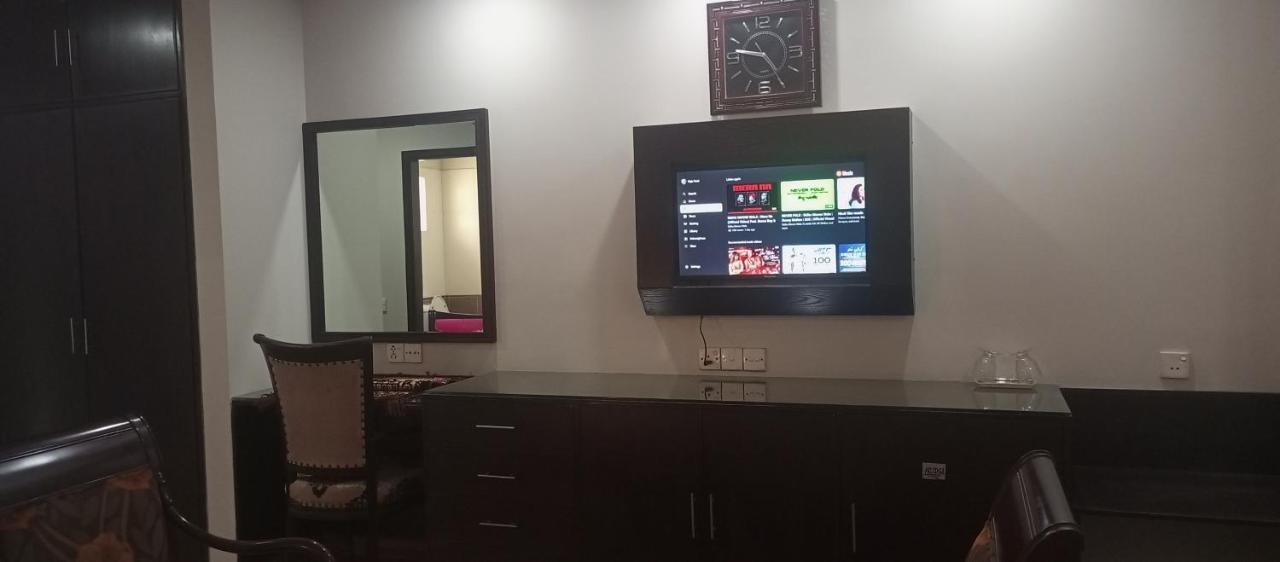 Hira Guest House Карачи Екстериор снимка