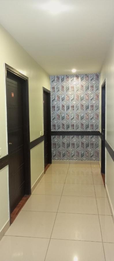 Hira Guest House Карачи Екстериор снимка