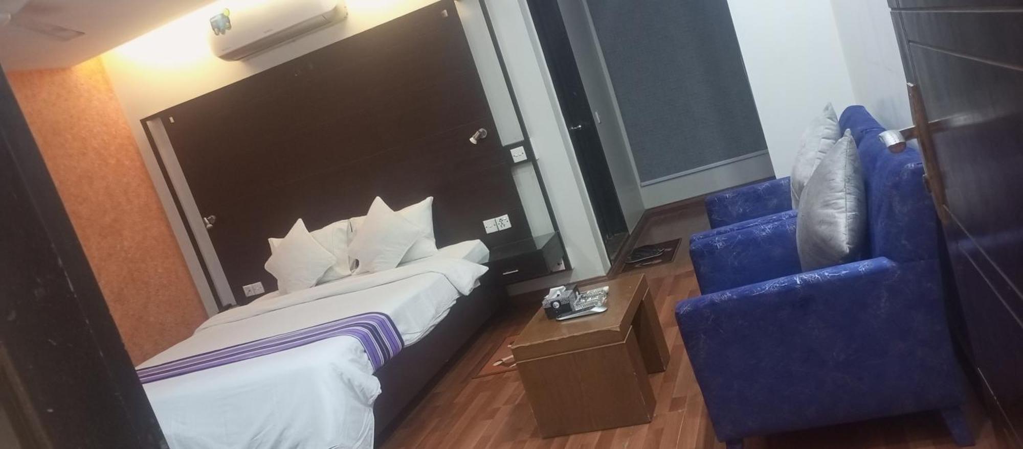 Hira Guest House Карачи Екстериор снимка