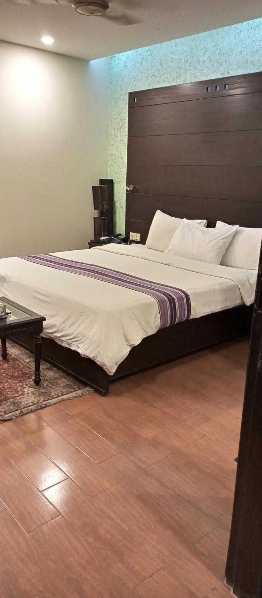 Hira Guest House Карачи Екстериор снимка